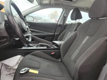 2025 Hyundai Elantra - image 10