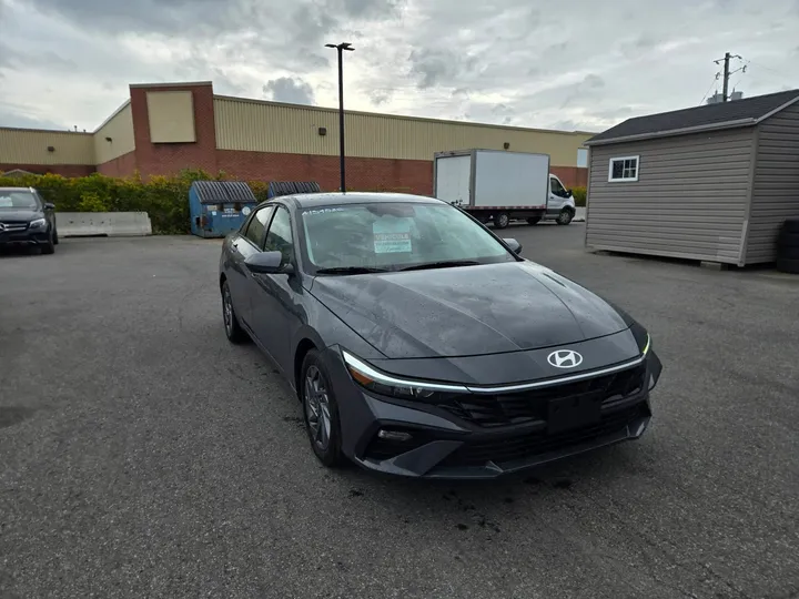 2026 Hyundai Elantra - image principale