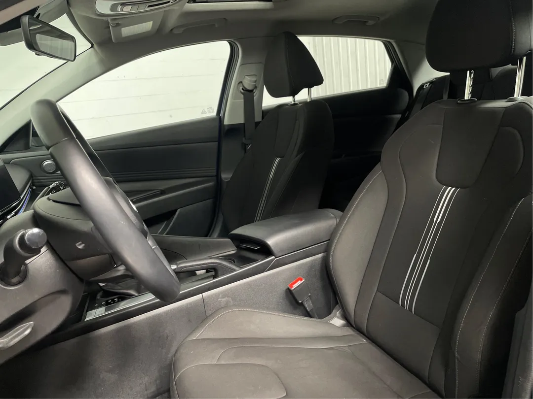2024 Hyundai Elantra — photo 3