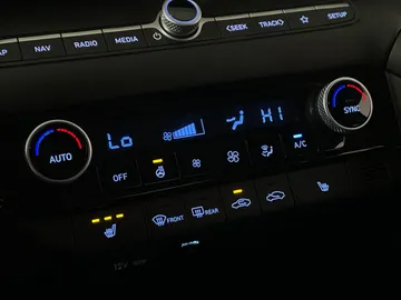 2024 Hyundai Elantra - image 25