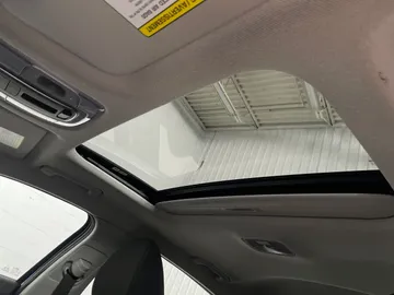 2024 Hyundai Elantra - image 6