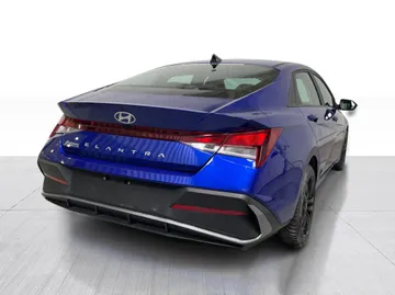 2024 Hyundai Elantra - image 15