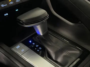2024 Hyundai Elantra - image 27