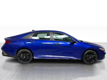 2024 Hyundai Elantra - image 2