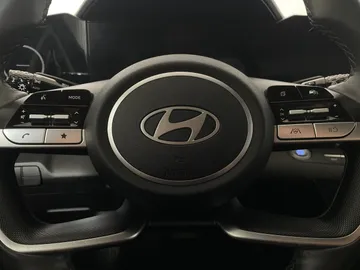 2024 Hyundai Elantra - image 18