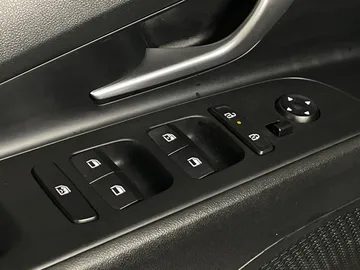 2024 Hyundai Elantra - image 21
