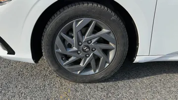 2024 Hyundai Elantra - image 7