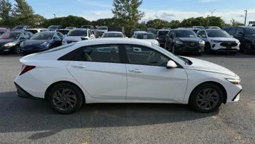 2024 Hyundai Elantra - image 4