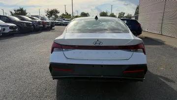 2024 Hyundai Elantra - image 6