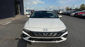 2024 Hyundai Elantra - image 2