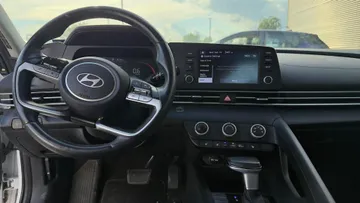2024 Hyundai Elantra - image 9