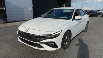2024 Hyundai Elantra - image 3