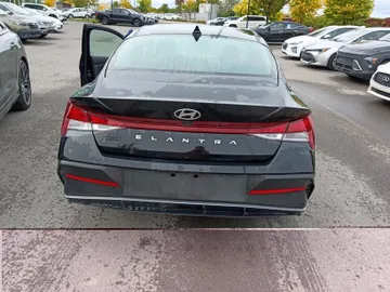 2025 Hyundai Elantra - image 6
