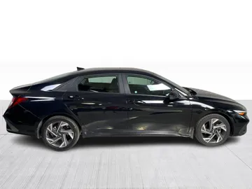 2025 Hyundai Elantra - image 2