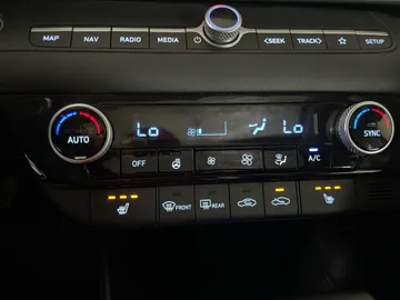 2025 Hyundai Elantra - image 24