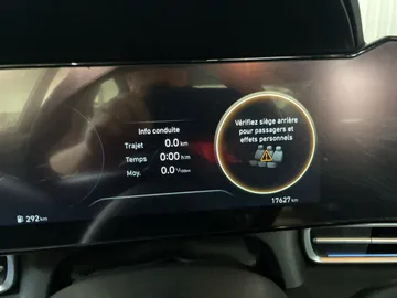 2025 Hyundai Elantra - image 28