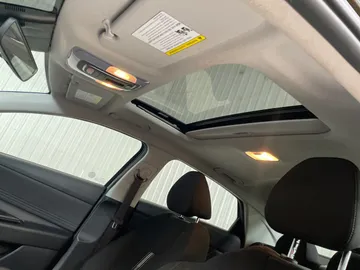 2025 Hyundai Elantra - image 6