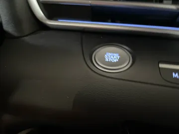2025 Hyundai Elantra - image 25
