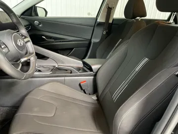 2025 Hyundai Elantra - image 3