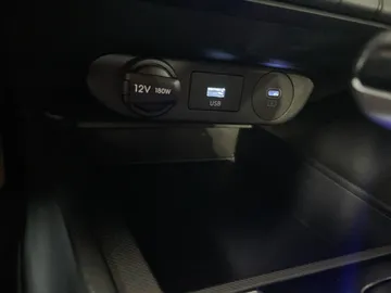 2025 Hyundai Elantra - image 29