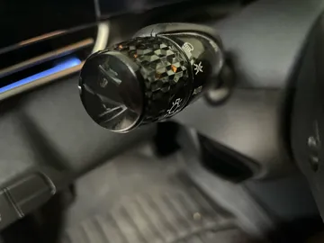 2025 Hyundai Elantra - image 20