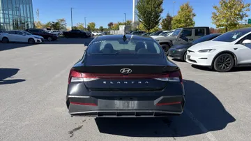 2025 Hyundai Elantra - image 6