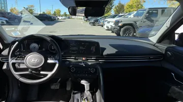 2025 Hyundai Elantra - image 9
