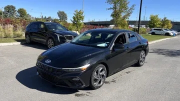 2025 Hyundai Elantra - image 3