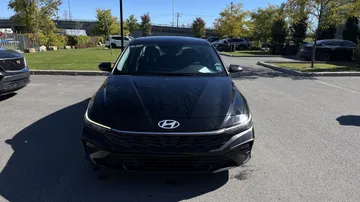 2025 Hyundai Elantra - image 2