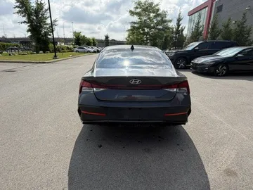 2024 Hyundai Elantra - image 6