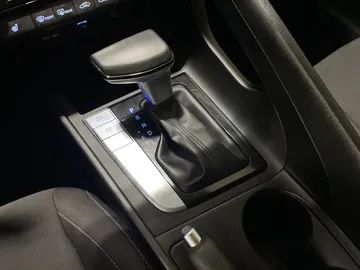 2024 Hyundai Elantra - image 25