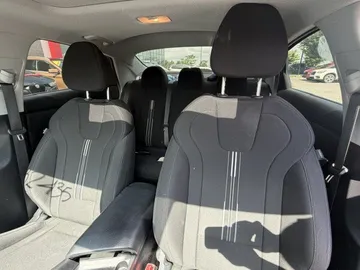 2024 Hyundai Elantra - image 8