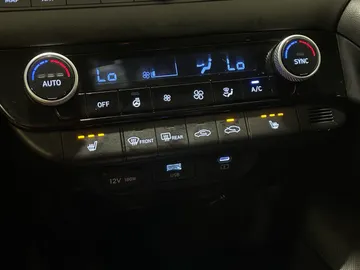 2024 Hyundai Elantra - image 21