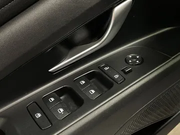 2024 Hyundai Elantra - image 22