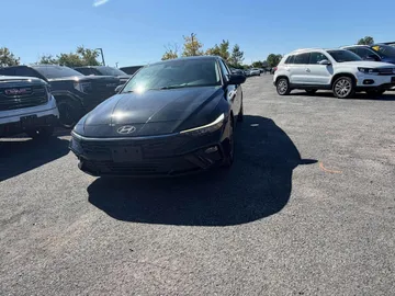 2024 Hyundai Elantra - image 3