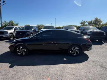 2024 Hyundai Elantra - image 4