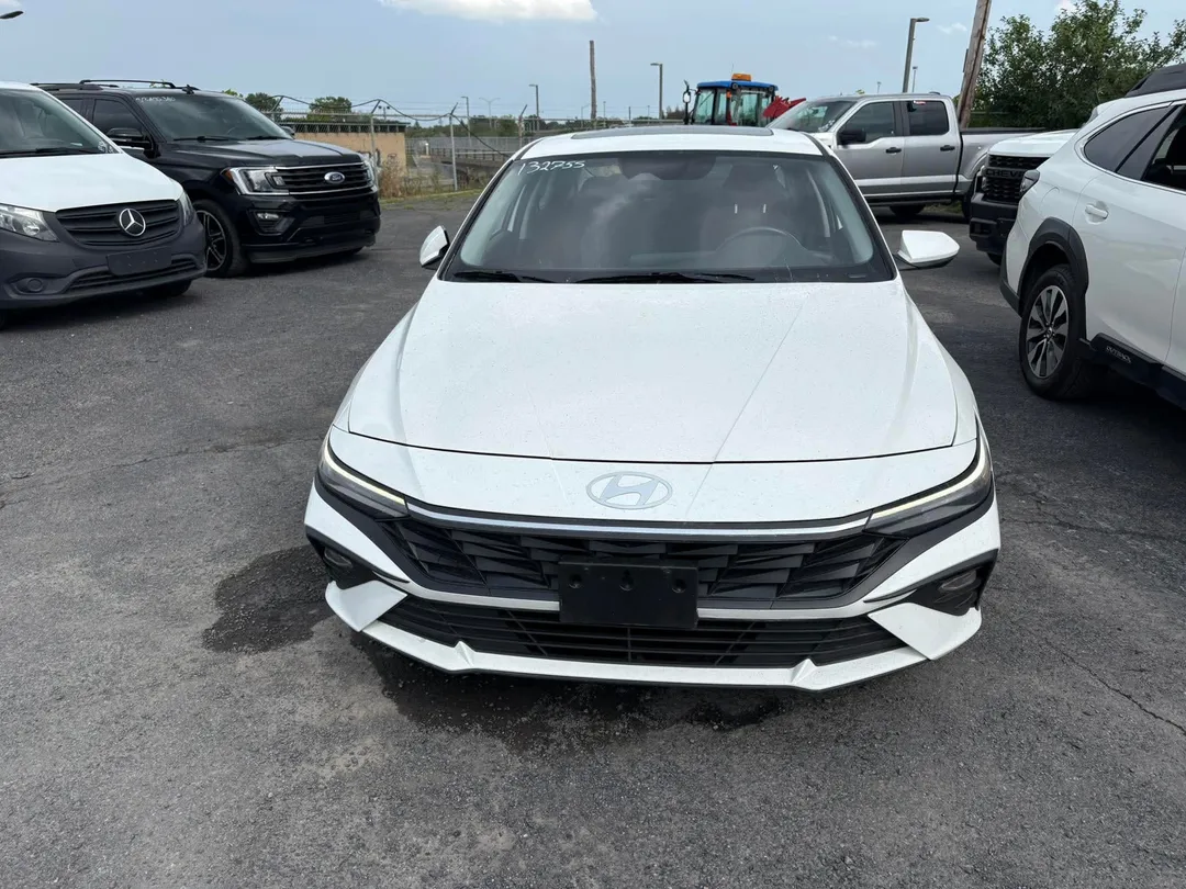 2024 Hyundai Elantra — photo 2