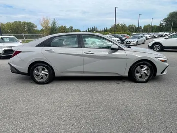 2024 Hyundai Elantra - image 6