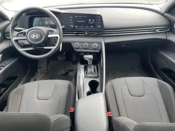 2024 Hyundai Elantra - image 9