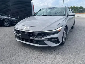 2024 Hyundai Elantra - image 3