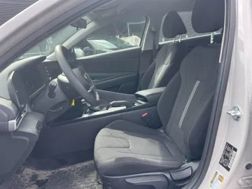 2024 Hyundai Elantra - image 8
