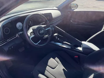 2025 Hyundai Elantra - image 6