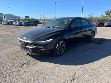 2025 Hyundai Elantra - image 2
