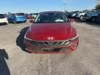 2025 Hyundai Elantra - image 2