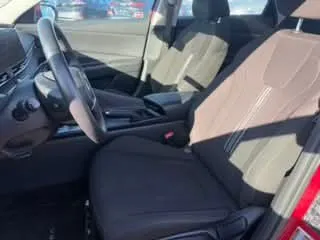 2025 Hyundai Elantra - image 8