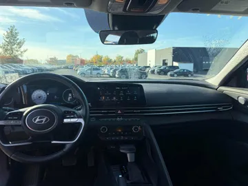 2025 Hyundai Elantra - image 9