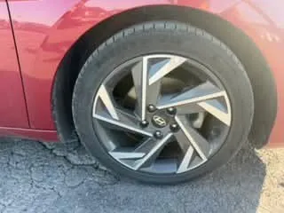 2025 Hyundai Elantra - image 7