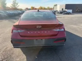 2025 Hyundai Elantra - image 6