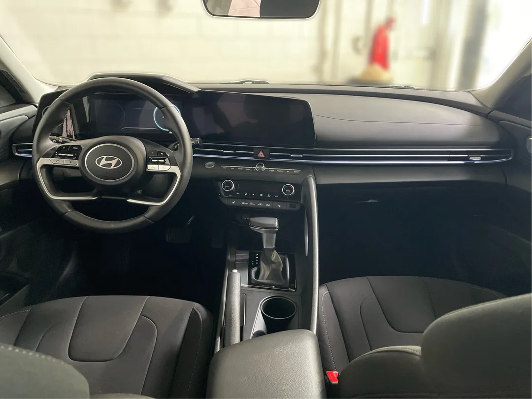 2025 Hyundai Elantra for sale - photo 4
