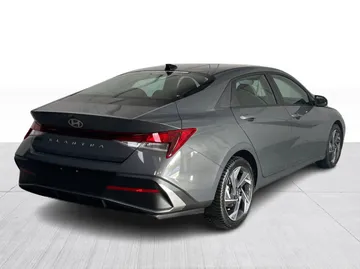 2025 Hyundai Elantra - image 15